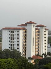 Building Photo - 370 Golfview Rd