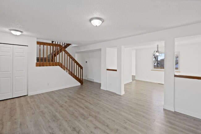 Foto del edificio - Spacious 6-Bedroom / 3.5-Bath Home — Great Location + Solar Savings!