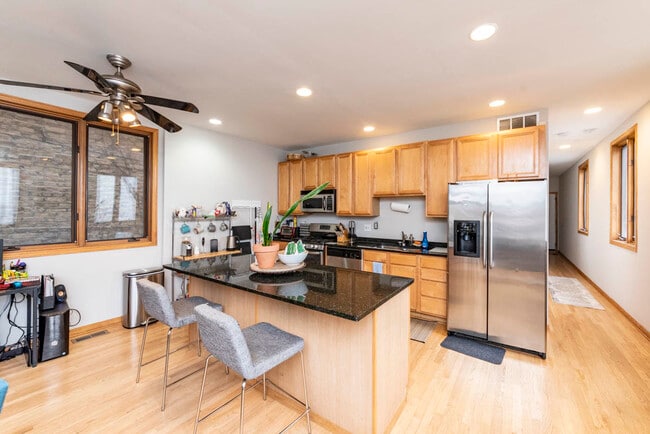 Foto del edificio - 1401 N Artesian Ave