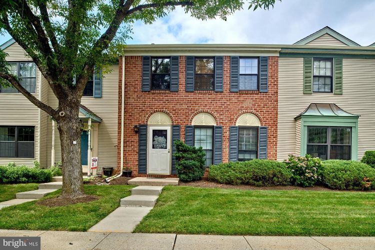 Foto principal - 9 Stout Ct