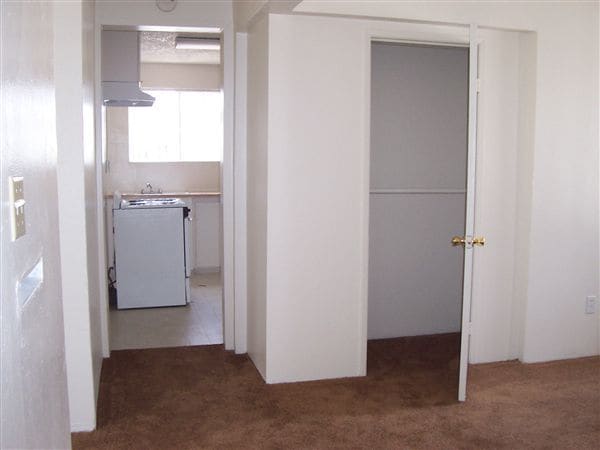 Building Photo - 206 S Johnson Ave