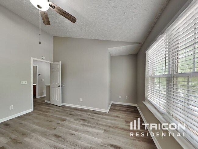 Building Photo - 221 Osmanthus Way