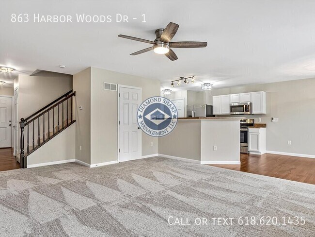 Foto del edificio - 863 Harbor Woods Dr