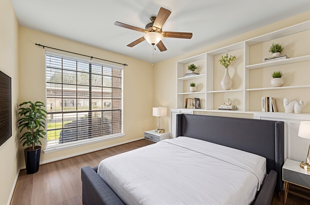 Foto principal - 8055 Cambridge St