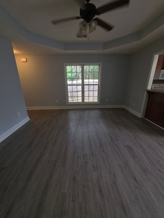 Building Photo - A Great Starter Home Just For YOU!