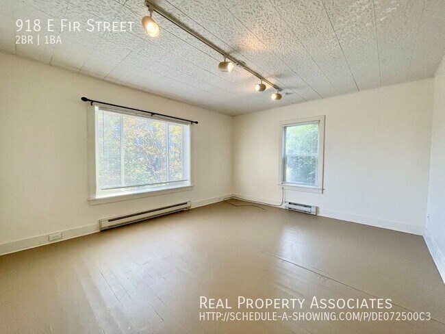 Building Photo - Spacious 2bedroom in Awesome First-Hill Lo...