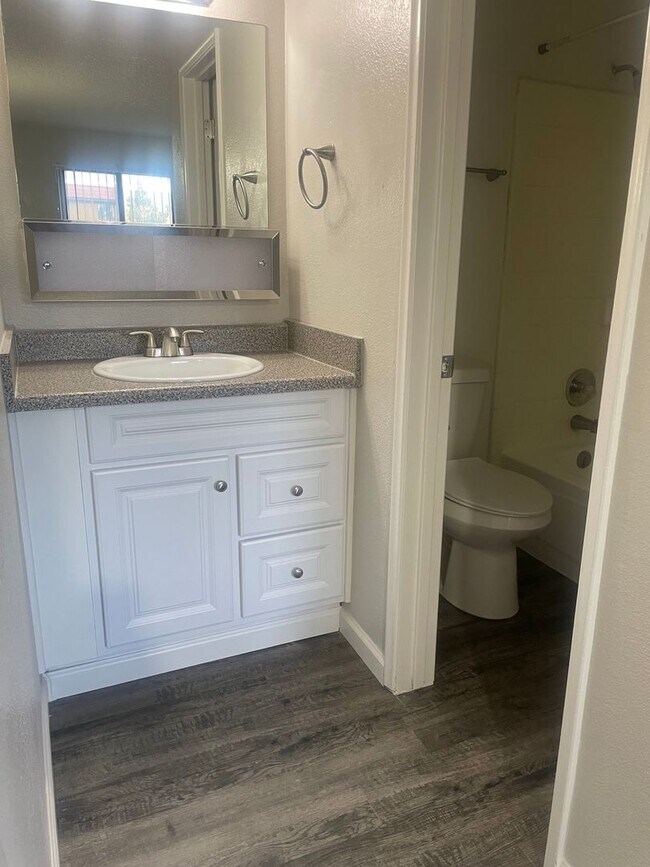 Foto del edificio - Beautiful One Bedroom Remodeled  Available