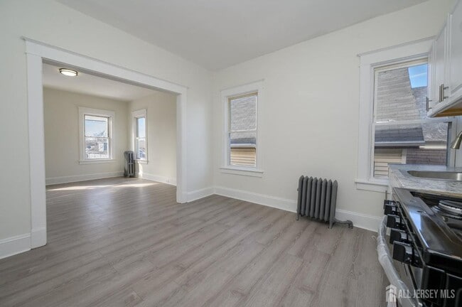 Building Photo - 377 Delavan St