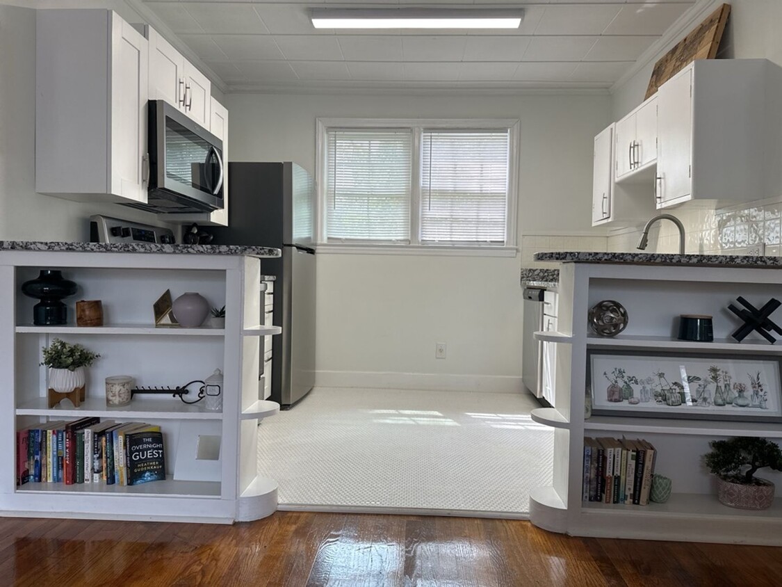 Primary Photo - $999 - Charming Furnished Single-Family Un...