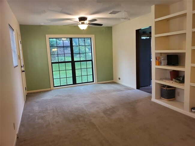 Building Photo - 210 N Brazos St