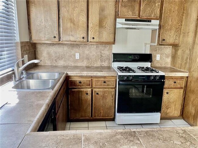 Building Photo - 1119 Magnolia Ave