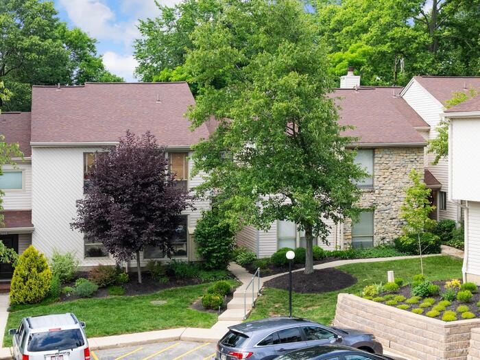 Primary Photo - Freshly Painted and Clean Condo Kenwood/Ma...