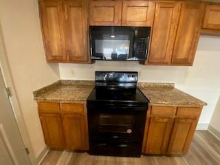 Foto del edificio - 7570 Kings Ridge Rd