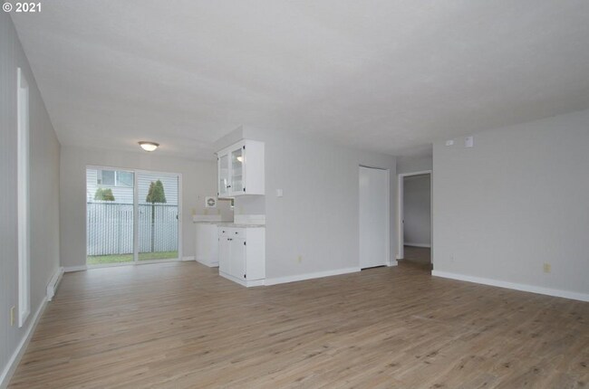 Building Photo - 6114 NE Hazel Dell Ave