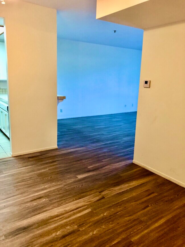 Foto del edificio - 2445 Brant St