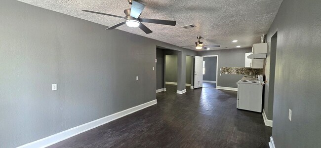 Foto del edificio - 5701 County Rd 288