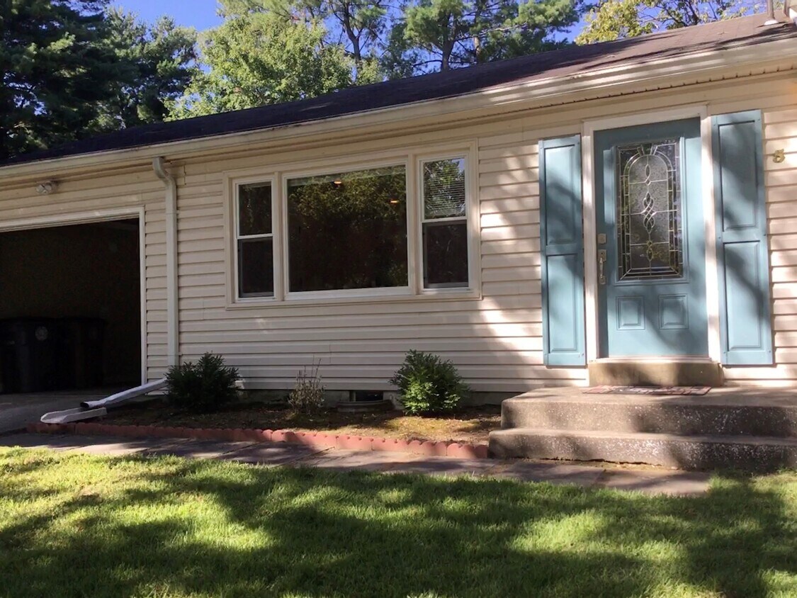 Primary Photo - 5 Surry Ct