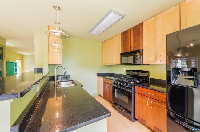 Foto del edificio - 1277 Maple View Dr