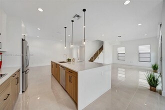 Building Photo - 1454 NW 23rd Ave