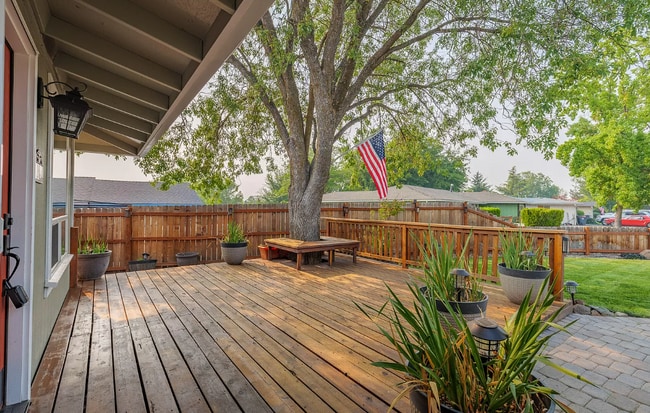 Foto del edificio - 1702 Yukon Ave