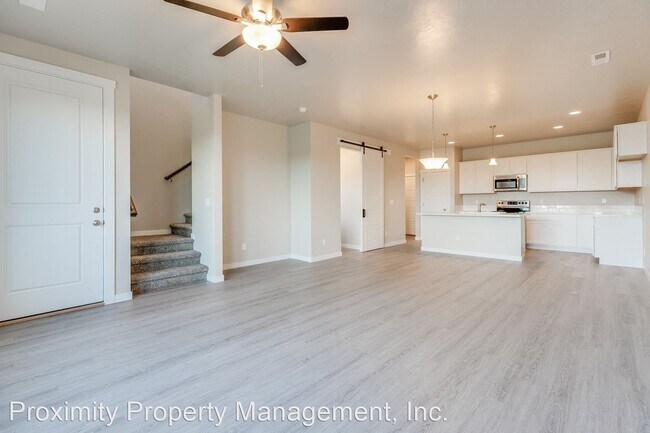 Foto del edificio - 2 br, 2.5 bath House - 6077 N. Tarako Avenue