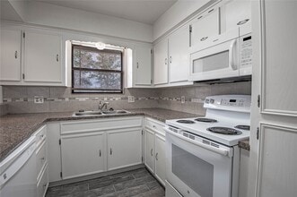 Building Photo - 4 Barre Ln