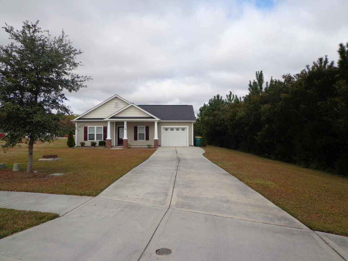 Primary Photo - 118 Charleston Park Ln