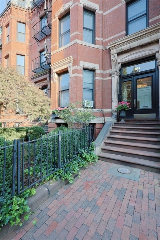 Primary Photo - 194 Marlborough St