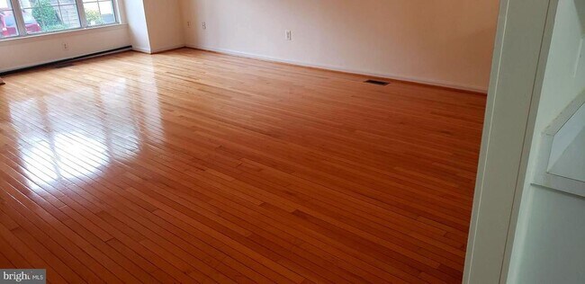 Foto del edificio - 5613 Glenwood Mews Dr