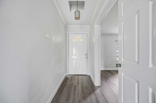 Building Photo - 12659 Chiswick Rd