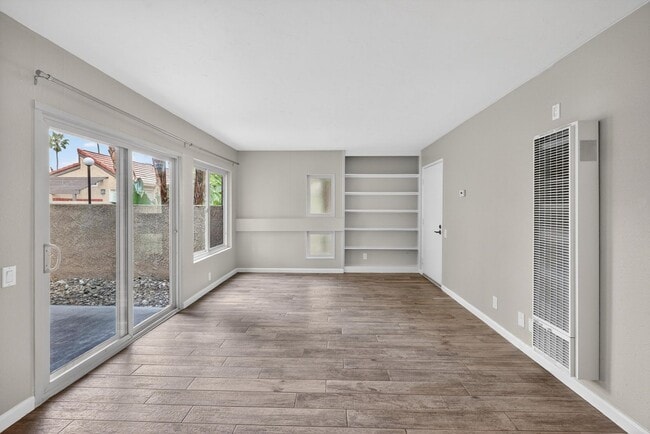 Building Photo - Large One Bedroom For Rent - Huntington Beach