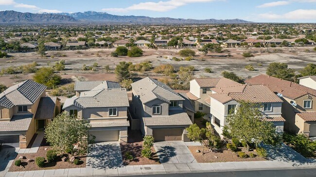 Foto del edificio - GOLF COURSE VIEWS AT SILVERSTONE RANCH (CENTENNIAL) - 2-STORY 3-BEDROOM HOUSE!