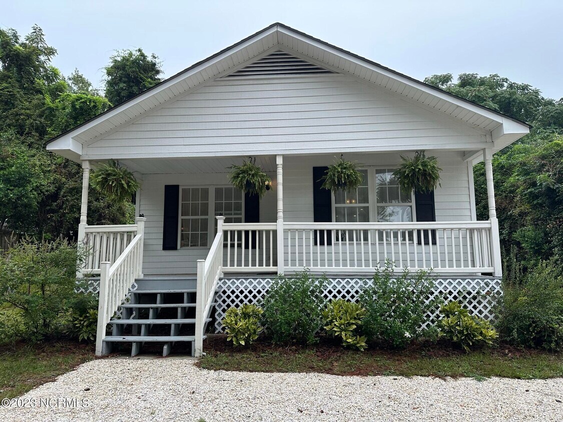 Primary Photo - 575 N Bennett St