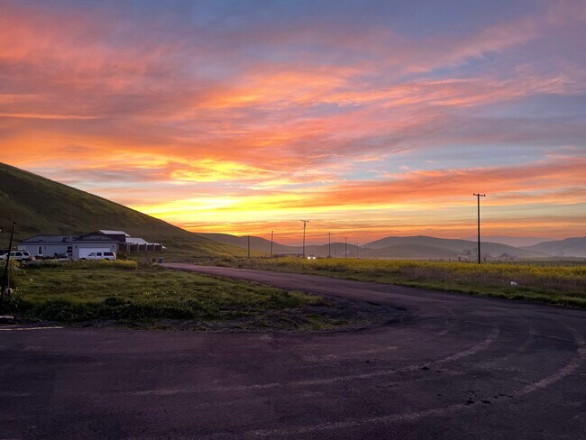 Foto del edificio - 7575 Manning Rd