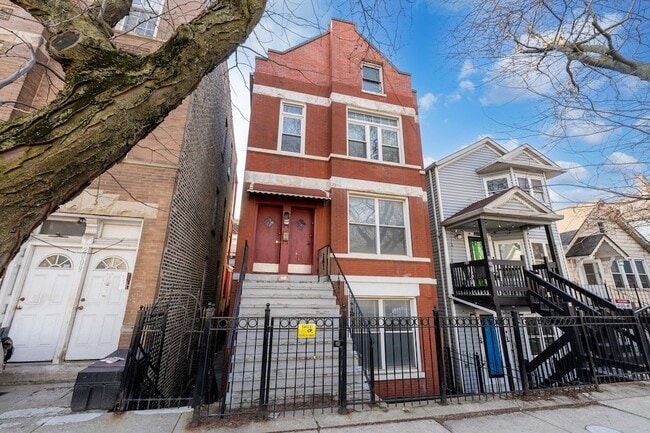 Building Photo - 2011 W Cullerton St