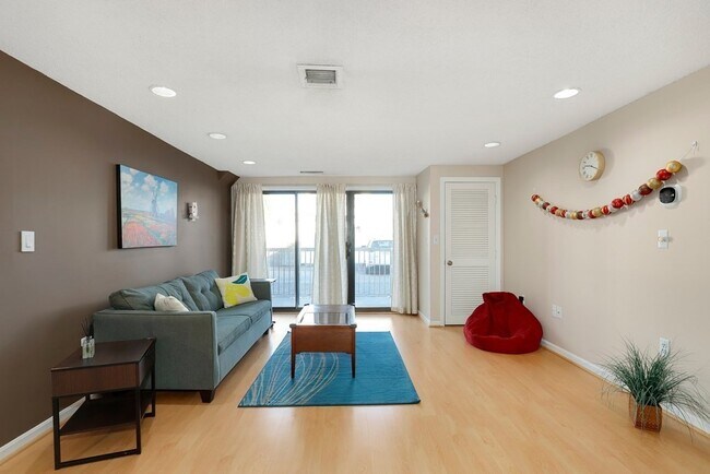 Photo - 8 9th St Townhome