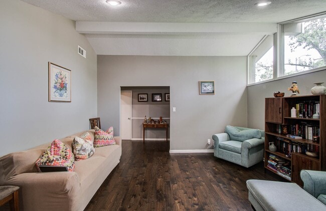 Building Photo - 9818 Emnora Ln