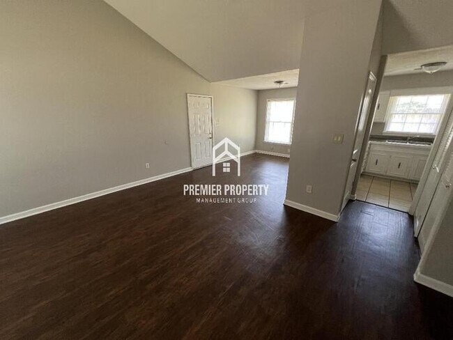 Building Photo - 3400 Bestway Dr
