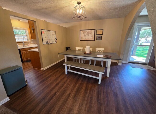 Building Photo - Stunning 3bd/2ba home with gorgeous yard and bonus living space! Coming Soon!