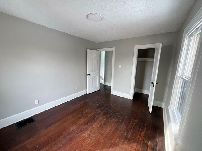 Building Photo - Fully Updated 3 Bedroom Home with 2 Car Garage