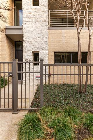 Foto del edificio - 4111 Newton Ave