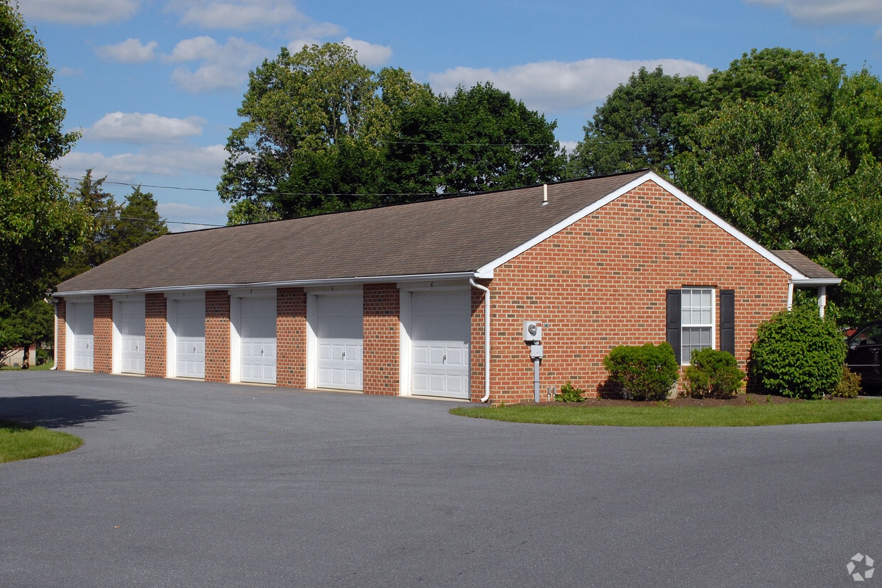 Building Photo - Ambleside Townhouses