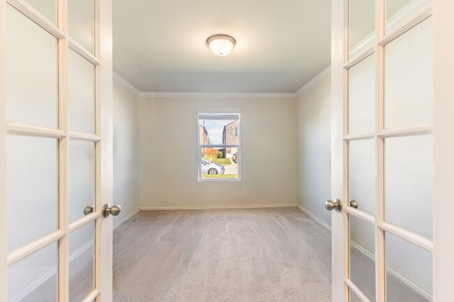 Building Photo - 10112 Falkland Rd