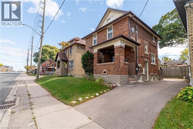 Building Photo - 503 Victoria St N