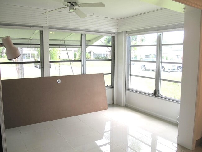 Building Photo - 1227 Club Dr W