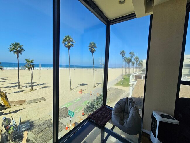 Foto del edificio - 3009 Ocean Front Walk