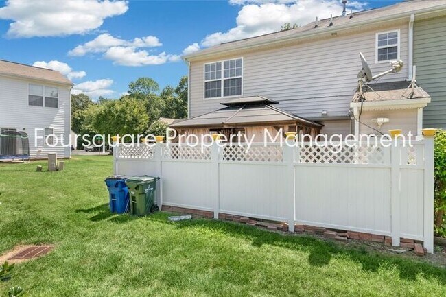 Building Photo - End Unit Townhome | First Floor Master Bed...