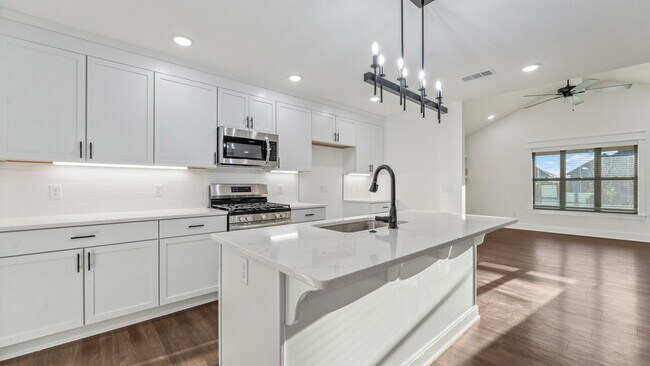 Foto del edificio - "Charming Farmington Retreat: Spacious 3-B...