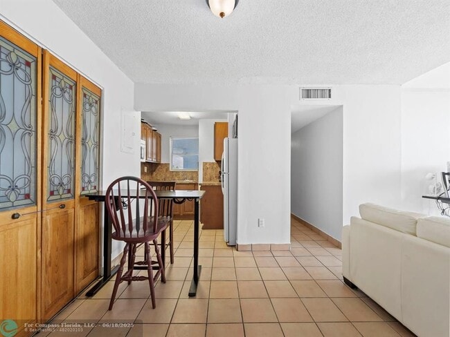 Building Photo - 310 Fontainebleau Blvd