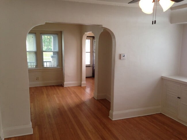 dinning area with built-in - 3705 N Morris Blvd